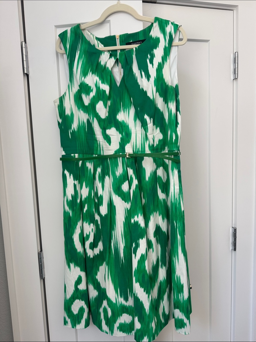Ellen Tracy Green and White Ikat-Style Sleeveless Dress with Waist Belt